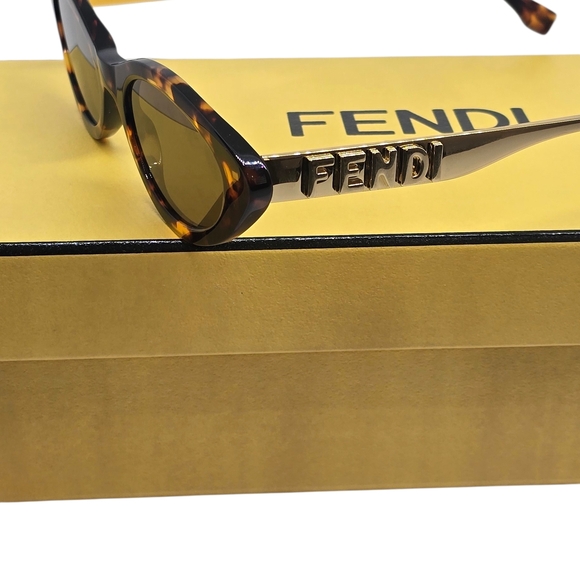 NEW FENDI Tortoise Shell Cat-Eye Sunglasses - Picture 5 of 6